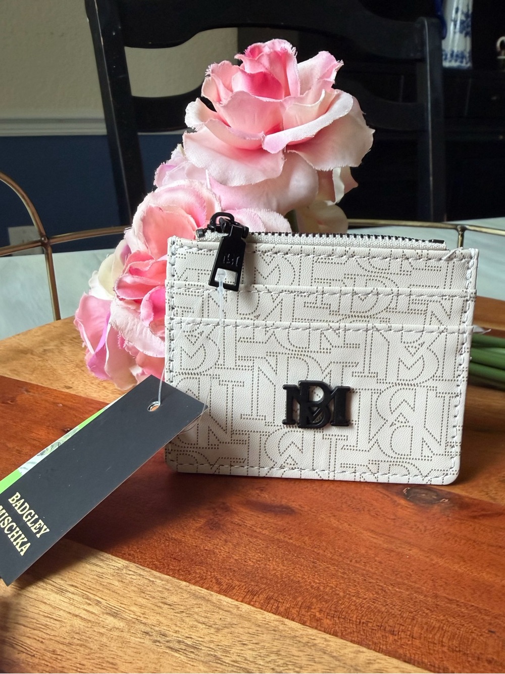 NWT Badgley Mischka Monogram Ivory Beige Compact Zippered Cardholder Wallet